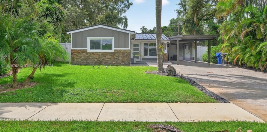 House in Hollywood, Florida 3 bedrooms, 96.9 sq.m. № 1972150