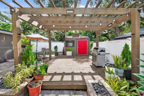 House in Hollywood, Florida 3 bedrooms, 96.9 sq.m. № 1972150 - photo 21