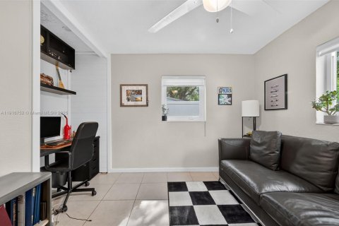 House in Hollywood, Florida 3 bedrooms, 96.9 sq.m. № 1972150 - photo 10