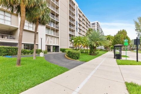 Купить кондоминиум в Санни-Айлс-Бич, Флорида 3 спальни, 145.86м2, № 2067555 - фото 26