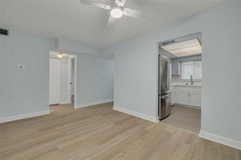 Снять в аренду кондоминиум в Сент-Питерсберг, Флорида 3 комнаты, 69.68м2, № 2091853 - фото 6