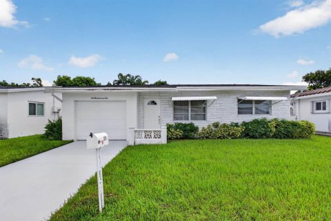 Villa ou maison à louer à Margate, Floride: 2 chambres, 98.57 m2 № 2387276 - photo 2