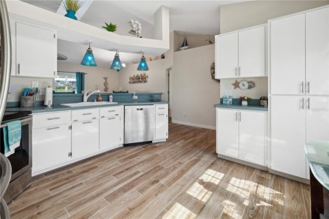 Villa ou maison à louer à Port Charlotte, Floride: 2 chambres, 125.23 m2 № 1746687 - photo 13