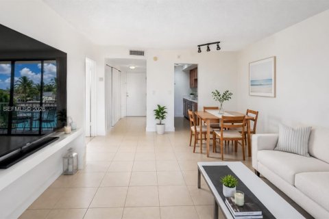 Copropriété à louer à North Miami, Floride: 1 chambre, 67.17 m2 № 2085328 - photo 5