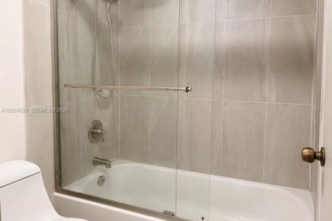 Copropriété à louer à North Miami, Floride: 1 chambre, 67.17 m2 № 2085328 - photo 6