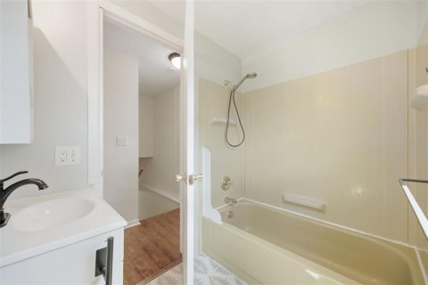 Villa ou maison à louer à Temple Terrace, Floride: 3 chambres, 137.87 m2 № 2431091 - photo 21