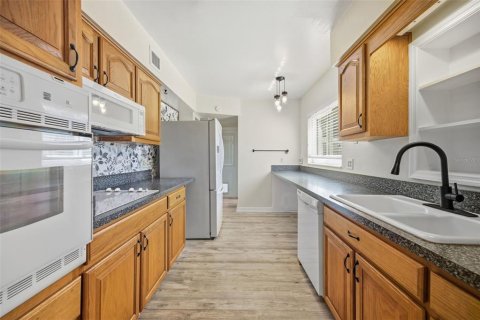 Villa ou maison à louer à Temple Terrace, Floride: 3 chambres, 137.87 m2 № 2431091 - photo 8