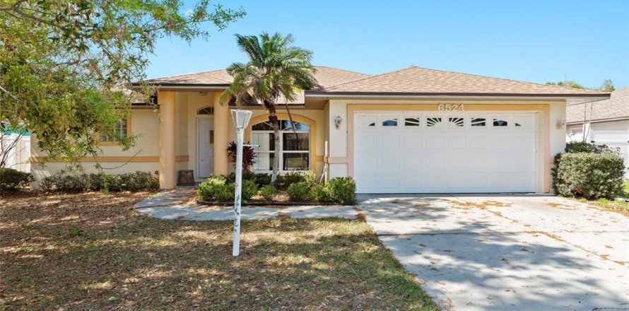 Casa en Bradenton, Florida 3 dormitorios, 157.56 m2 № 2383346
