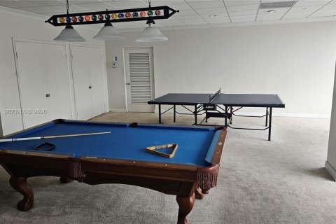 Condo in Hallandale Beach, Florida, 2 bedrooms № 2145933 - photo 24