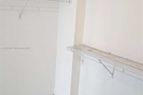 Condo in Hallandale Beach, Florida, 2 bedrooms № 2145933 - photo 12