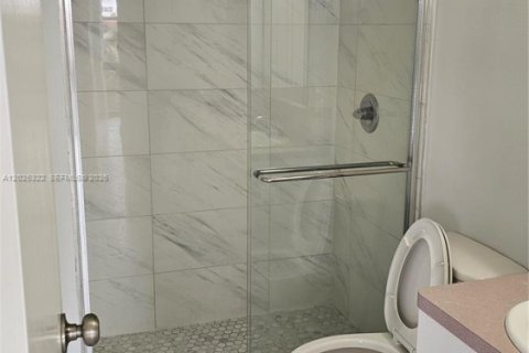 Condo in Hallandale Beach, Florida, 2 bedrooms № 2145933 - photo 6