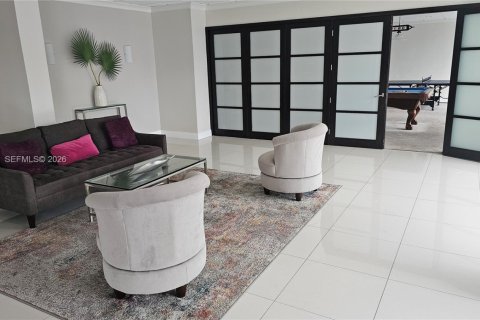 Condo in Hallandale Beach, Florida, 2 bedrooms № 2145933 - photo 23