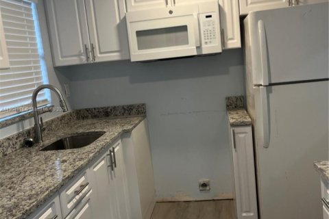 Condo in Sunrise, Florida, 1 bedroom  № 2079197 - photo 5