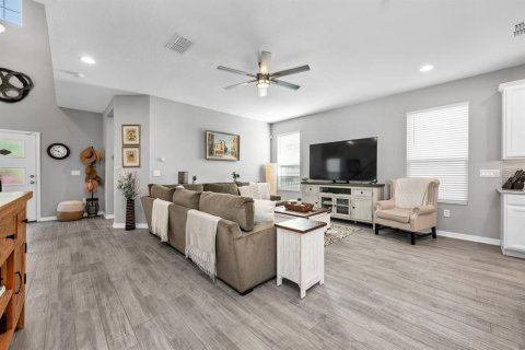 House in DeBary, Florida 4 bedrooms, 258.36 sq.m. № 1793068 - photo 23