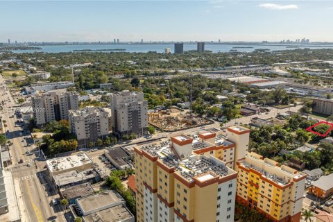 Terrain à vendre à Miami, Floride № 2004684 - photo 2