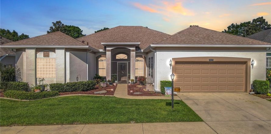 House in Leesburg, Florida 3 bedrooms, 248.51 sq.m. № 1630310