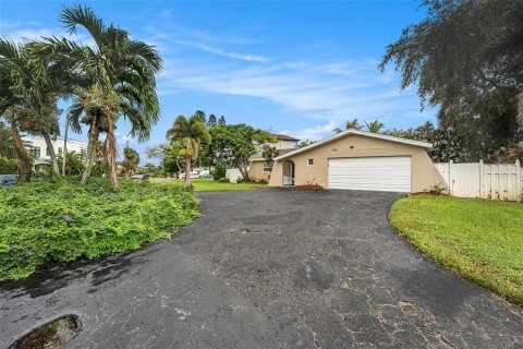House in Saint Petersburg, Florida 3 bedrooms, 124.12 sq.m. № 1914858 - photo 3