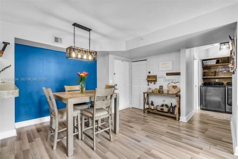 Condominio en alquiler en Miramar, Florida, 2 dormitorios, 91.32 m2 № 2031827 - foto 4