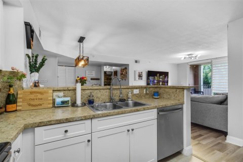 Condominio en alquiler en Miramar, Florida, 2 dormitorios, 91.32 m2 № 2031827 - foto 9