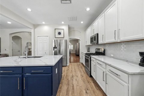 House in Sarasota, Florida 3 bedrooms, 283.17 sq.m. № 2150925 - photo 9