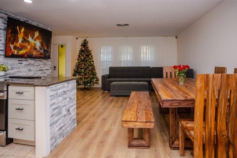 Casa en alquiler en Sarasota, Florida, 3 dormitorios, 121.42 m2 № 2225645 - foto 4