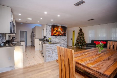 Casa en alquiler en Sarasota, Florida, 3 dormitorios, 121.42 m2 № 2225645 - foto 6