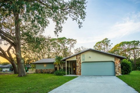 House in Sarasota, Florida 3 bedrooms, 121.42 sq.m. № 2225645