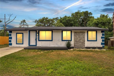 House in Apopka, Florida 3 bedrooms, 114.83 sq.m. № 1644754 - photo 1