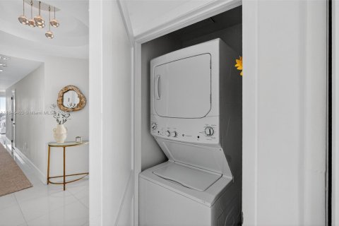Condo in Miami, Florida, 3 bedrooms  № 1855081 - photo 23