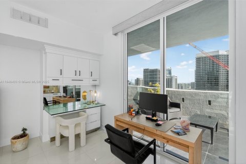 Condo in Miami, Florida, 3 bedrooms  № 1855081 - photo 19