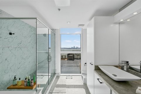 Condo in Miami, Florida, 3 bedrooms  № 1855081 - photo 21
