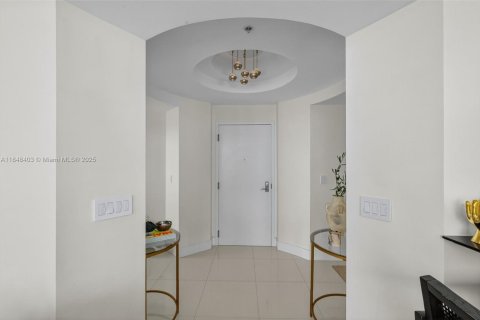 Condo in Miami, Florida, 3 bedrooms  № 1855081 - photo 2