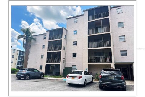 Condominio en alquiler en Port Richey, Florida, 1 dormitorio, 53.14 m2 № 1905659 - foto 1