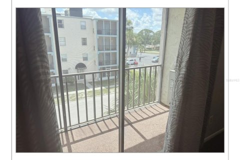 Condominio en alquiler en Port Richey, Florida, 1 dormitorio, 53.14 m2 № 1905659 - foto 8