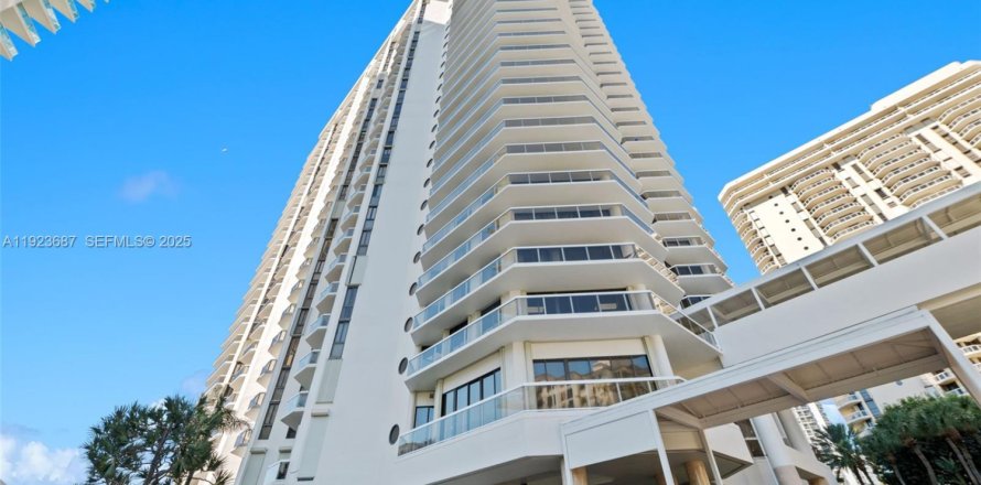 Condominio en Aventura, Florida, 2 dormitorios № 1982094