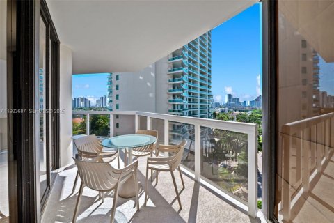 Condominio en alquiler en Aventura, Florida, 2 dormitorios, 115.2 m2 № 1982094 - foto 22