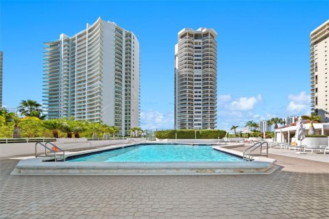 Condominio en alquiler en Aventura, Florida, 2 dormitorios, 115.2 m2 № 1982094 - foto 30