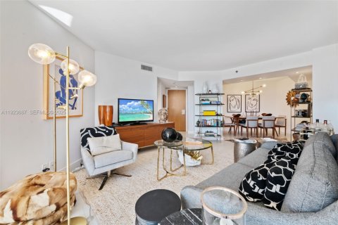 Condominio en alquiler en Aventura, Florida, 2 dormitorios, 115.2 m2 № 1982094 - foto 17