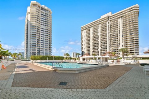 Condominio en alquiler en Aventura, Florida, 2 dormitorios, 115.2 m2 № 1982094 - foto 29