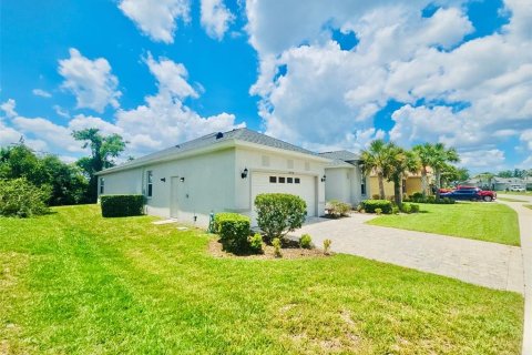 Villa ou maison à louer à Land O' Lakes, Floride: 4 chambres, 244.7 m2 № 2109626 - photo 2