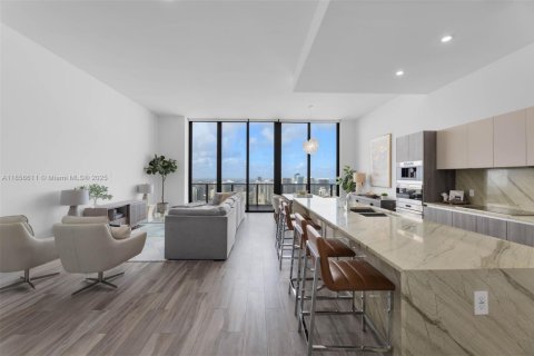 Condo in Miami, Florida, 3 bedrooms  № 1962896 - photo 2