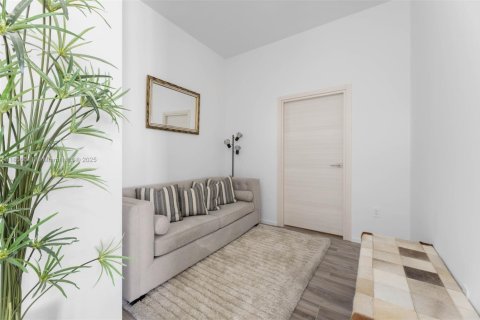 Condo in Miami, Florida, 3 bedrooms  № 1962896 - photo 18