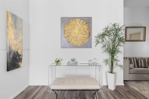 Condo in Miami, Florida, 3 bedrooms  № 1962896 - photo 17