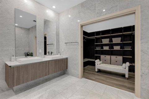 Condo in Miami, Florida, 3 bedrooms  № 1962896 - photo 26