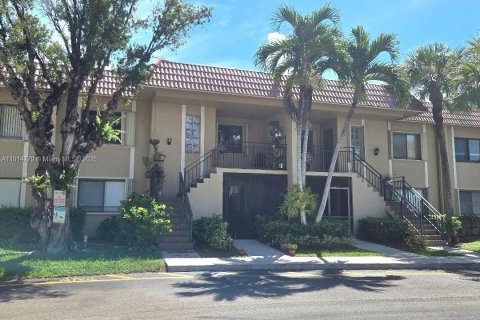 Copropriété à louer à Weston, Floride: 2 chambres, 116.69 m2 № 1972064 - photo 1