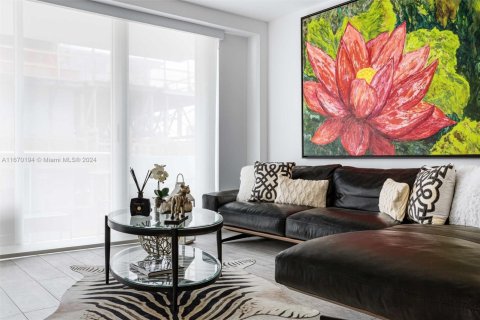 Condo in Surfside, Florida, 1 bedroom  № 1862224 - photo 11
