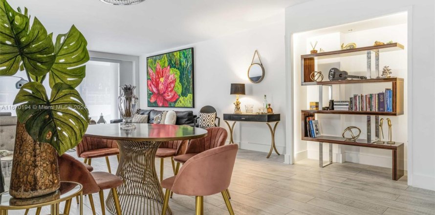 Condo in Surfside, Florida, 1 bedroom  № 1862224