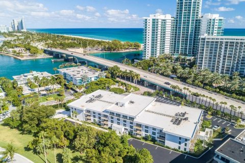 Condo in Bal Harbour, Florida, 3 bedrooms  № 1761811 - photo 20