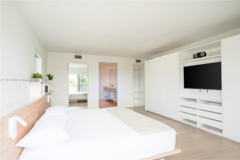 Condo in Bal Harbour, Florida, 3 bedrooms  № 1761811 - photo 11