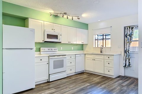 Condo in Bradenton, Florida, 2 bedrooms  № 2147494 - photo 9